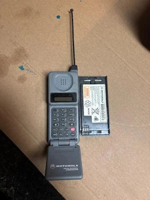 Teléfono Celular Motorola Abatible LED De Colección Ladrillo Móvil Prop Modelo 34640 Foto 1 de 3