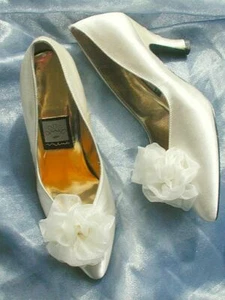 Vtg NINA Satin Bridal Wedding Shoes Pumps Ivory Off White Chiffon Flower 6-61/2 - Picture 1 of 1