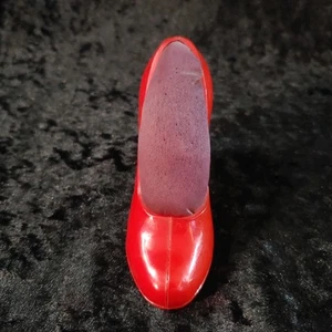 1940's RED Plastic Pump Pin Cushion, Vintage Women's Shoe Rockabilly Sewing F - Picture 1 of 6