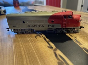 BACHMANN HO SCALE SANTA FE EMD F9 DIESEL LOCOMOTIVE #307 Untested - Picture 1 of 12