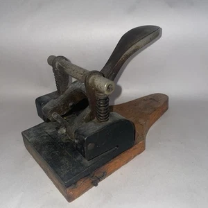 ANTIQUE 19th CENTURY VICTORIAN IRON 2 HOLE PUNCH ON WOODEN BASE 1.8kg 22x13.5 - Picture 1 of 12