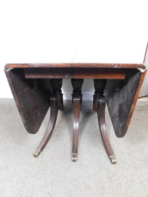 Antigua mesa de comedor lateral Duncan Phyfe hecha en EE. UU. 25" - 96" Foto 1 de 4