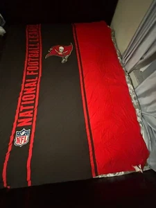 Tampa Bay Buccaneers Large Logo Throw Blanket 58x48 Soft NFL Used - Picture 1 of 3