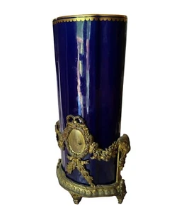 Jarrón de porcelana de cobalto Sevres siglo XVIII bronce Ormolu Rams montaje en cabeza - Imagen 1 de 23