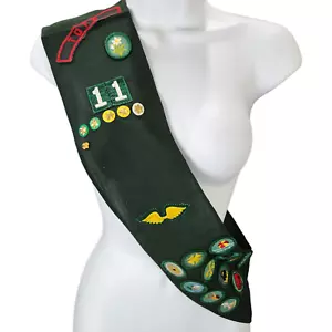 Insignias de faja vintage de las Girl Scouts alfileres tropas suelo extranjero década de 1970 Arabia Saudita - Imagen 1 de 9