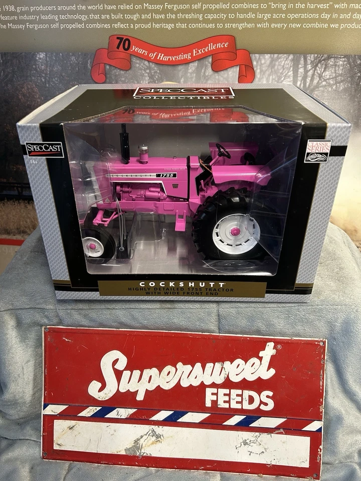 Spec Cast 1/16 Cockshutt 1755 Open Station Tractor with Wide Front Axle - Image 1 of 2