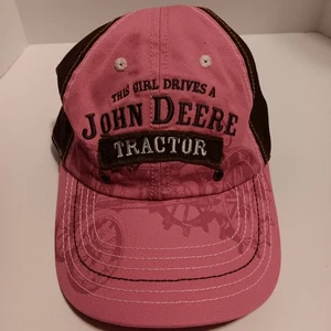 Esta chica conduce un sombrero de tractor John Deere, rosa y marrón, talla única, ligeramente usado - Imagen 1 de 17