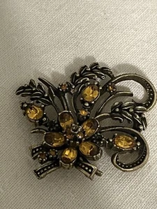 Coro brooch Flower yellow Vintage 1940s -1950s Rhinestone gold tone signet - Picture 1 of 6