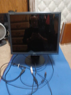 NEC Opticlear Multisync LCD1970GX - Image 1 of 4