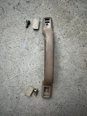 Manija de asistencia de agarre de puerta marrón Toyota Van 1984-1989 con moldura 74603 Foto 1 de 4