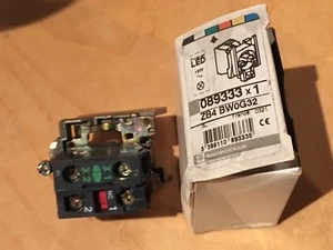 Telemecanique ZB4BW0G32 089333 LED Illuminated Push Button - Picture 1 of 6