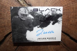 Tarjeta Panini NFL 2023 Black Jaylen Waddle Smoke Show 29/50 - Imagen 1 de 2
