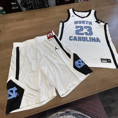 Pantalones Cortos Jersey Tacones Alquitranados Carolina del Norte Para Hombres Medianos Blancos NCAA Baloncesto Nike Foto 1 de 4