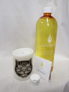 Lucid Candle - NEU - OHNE BOX - Buchdruck KATZE 4" Stumpen mit einem Liter Flüssigkeit - Bild 1 von 4