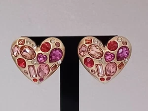 Oscar de la Renta-Boucles d'oreilles cœurs avec des cristaux rouges et roses - Foto 1 di 7