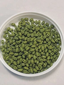 Tschechische SuperDuo 2 Loch Perlen 5x2,5 mm Opak Grün 20 Gramm - Bild 1 von 2