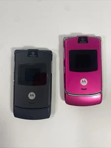 Lot Of 2 Vintage Motorola Flip Phones Untested 1 Pink 1 Black Screens Intact - Photo 1 sur 14