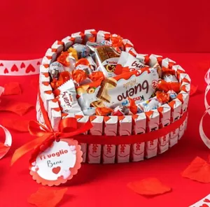 Torta Di Cioccolatini Kinder Assortiti Idea Regalo San Valentino Box A Cuore - Imagen 1 de 4