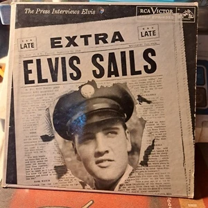 Elvis Presley -- RCA EPA-4325 -- Elvis Sails -- Press Interviews w-Cover 45 RPM - Picture 1 of 7