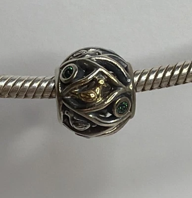 Berloque PANDORA PRATA E OURO 14K PÁSSAROS DE UMA PENA AUTÊNTICO APOSENTADO - Imagem 1 de 4