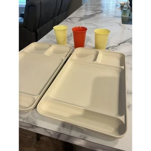TUPPERWARE Lot of 2 Hard Plastic Sectioned Lunch Trays 1535 And 3 Cups - Picture 1 of 6