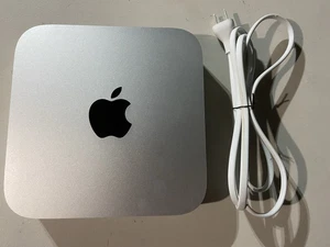 Apple Mac Mini A1347 Intel i5 processor, 4MB RAM, 500GB HD w/Magic Keyboard - Afbeelding 1 van 6