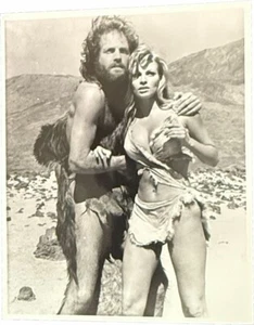 Raquel Welch Pinup 8x10 Hochglanz Foto One Million Years B. C. vollbusig sexy - Bild 1 von 3