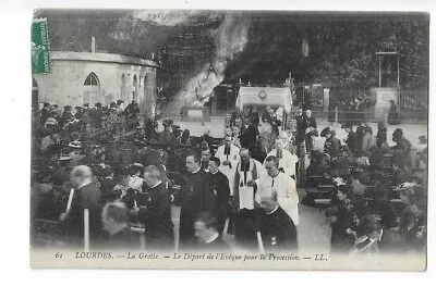 65  Lourdes  La Grotte  Depart De L Eveque Pour La Procession • 1.07€