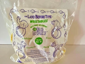 M71 DQ Dairy Queen Pasto Bambini 1998 LAND BEFORE TIME Cera WRISTABLES Giallo GIOCATTOLO - Foto 1 di 3