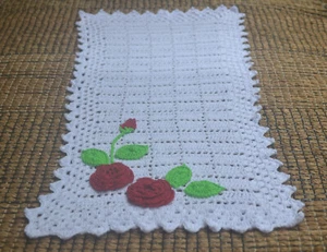 HANDMADE CROCHET THREAD TABLE RUNNER 11X26'' 100% POLYESTER - Picture 1 of 3