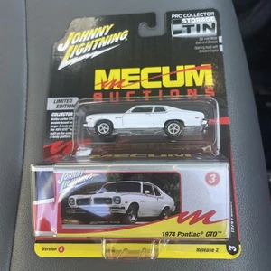 1/64 1974 Pontiac GTO White, Mecum Johnny Lightning Collector Tin JLCT015 - Picture 1 of 2