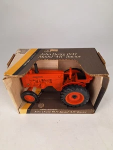 1/16 ERTL John Deere 1947 Model "MI" Tractor in Box - Picture 1 of 6