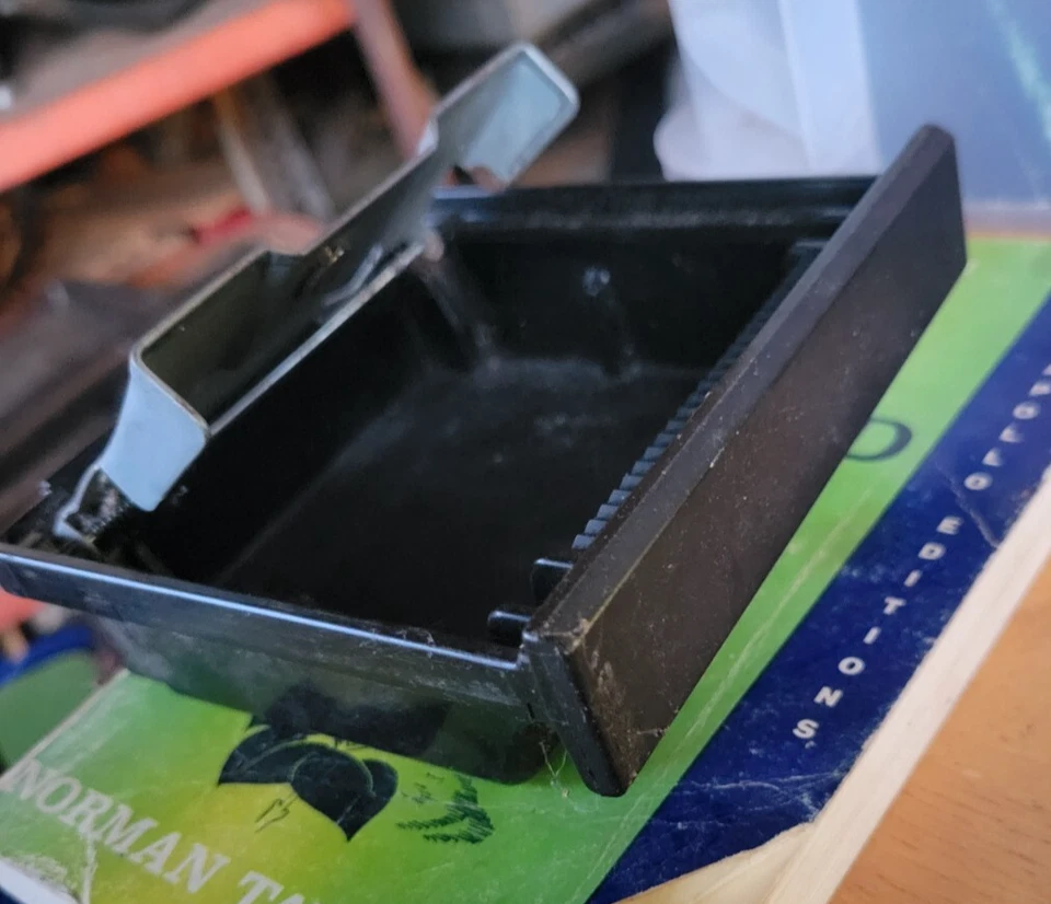 Toyota Paseo 1992-1995 tablero central bandeja de cenizas soporte de inserción negro Foto 1 de 1