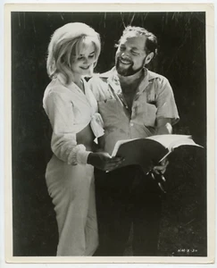 Tennessee Williams, behind the scene, Night of the Iguana w/ Sue Lyon - 19609 - Picture 1 of 1