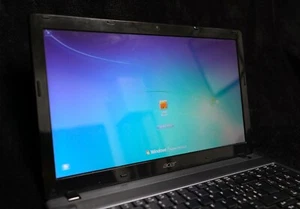 Acer Aspire 5749Z-B954G50Mikk 39,6 cm (15.6") Intel® Pentium®4 GB  - Foto 1 di 6