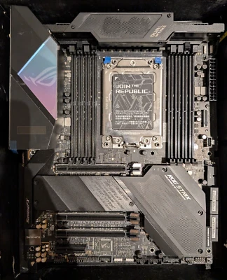 ASUS ROG STRIX TRX40-E GAMING support AMD Ryzen Threadripper - Image 1 of 4