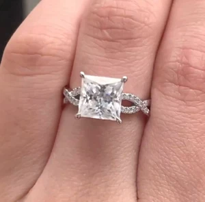 Anillo de compromiso único de plata de ley 925 de moissanita talla princesa de 1,50 quilates 4 para ella - Imagen 1 de 3