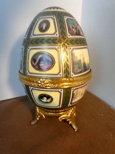 Vin Limoges France Ceramic Egg Footed Trinket Box Gilded Brass w/Fittings - Picture 1 of 14