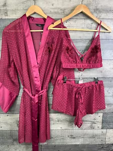 Boux Avenue Conjunto de 3 Piezas Talla UK 10 Borgoña Pantalones Cortos Bralette y Bata Marissa Sexy - Imagen 1 de 14