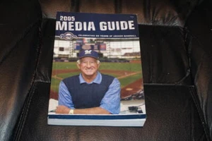 Milwaukee Brewers 2005 guía de medios Bob Uecker cubierta sin precio base como nueva - Imagen 1 de 1