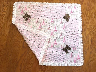 Manta Edredón Bebé 42"x36" Rosa París Patrón Satinado Volantes Reversible Marrón Arcos Foto 1 de 4