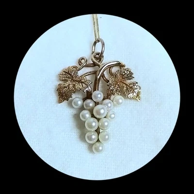  9CT YELLOW GOLD LARGE PEARL GRAPEVINE  PENDANT AND CHAIN 375  ...WEDDING?  - Image 1 of 4