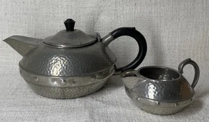 Alte Arts & Crafts Stil Zinn Pietrowicz England Teekanne und Milchkännchen - Picture 1 of 9