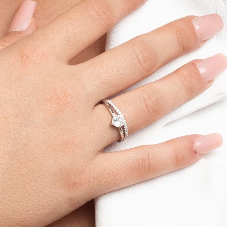 ANELLO BATTITO DI LUCE - Immagine 1 di 1