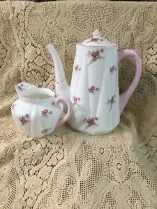 Vintage Shelley zierliche Braut Rose 2 Lot Tee/Kaffee Servierer Bone China + SAHNEKÄNNCHEN - Bild 1 von 10