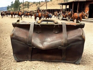 Original antike alte West Postkutsche Gepäcktasche 22" Zoll lang schön für Requisite - Bild 1 von 23