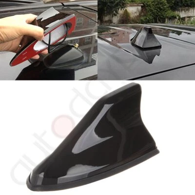 Antena aérea de señal AM/FM con aleta de tiburón decorativa para techo exterior de auto automóvil Foto 1 de 4