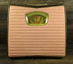 1950s DETECTO BATHROOM SCALE BARBIE PINK AND GOLD NICE WORKING RARE COLOR - Picture 1 of 2