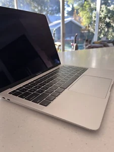 MacBook Air 2019 13”, HD, Intel Core i5 1.6 GHz, 8gb RAM - Picture 1 of 6