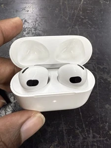 Apple AirPods 3rd Generation Wireless In-Ear Headset - White - Photo 1 sur 3